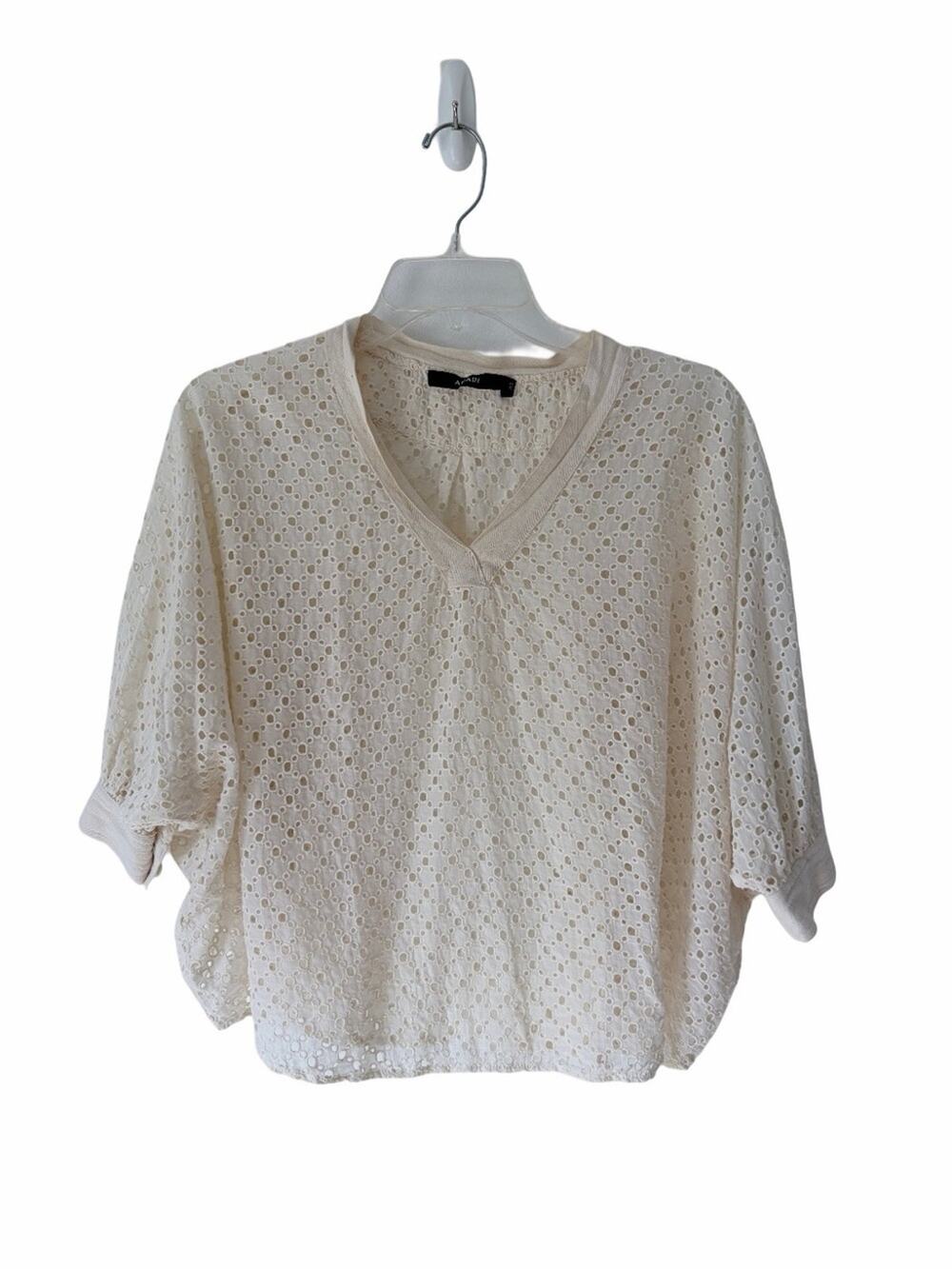 Amadi Anthropologie Cream Eyelet Dolman Sleeve Blouse size XS Boho V-Neck